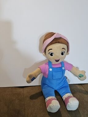 2024 Ms. Rachel Speaks & Sings 14" Plush Doll-Works